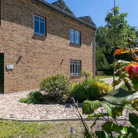Ferienhof-Eiderdeich Wohnung Hertha Delve Exterior photo
